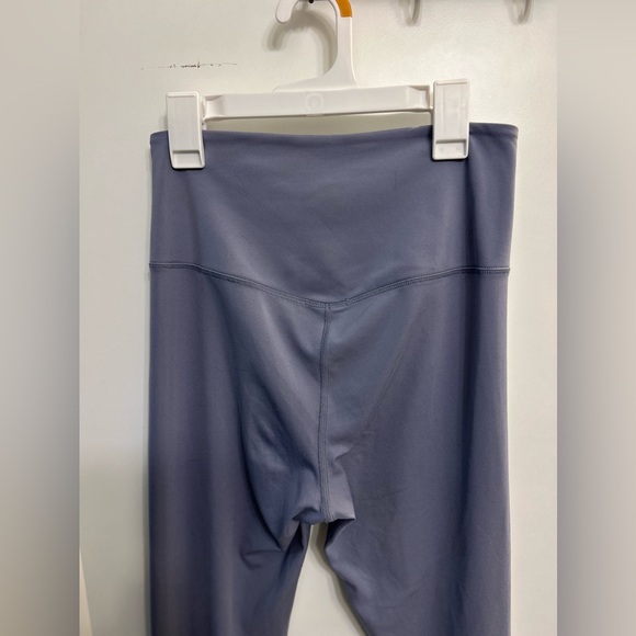 Girlfriend Collection Compressive 7/8 Leggings in Seaglass - Picture 9 of 10